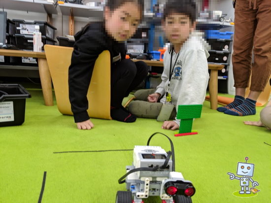 北区赤羽駅近くのロボットプログラミング教室ｎ体験授業に参加した兄弟